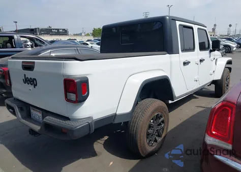 2022 Jeep Gladiator Altitude 4X4 z USA, uszkodzony, nr VIN 1C6HJTAG5NL143553